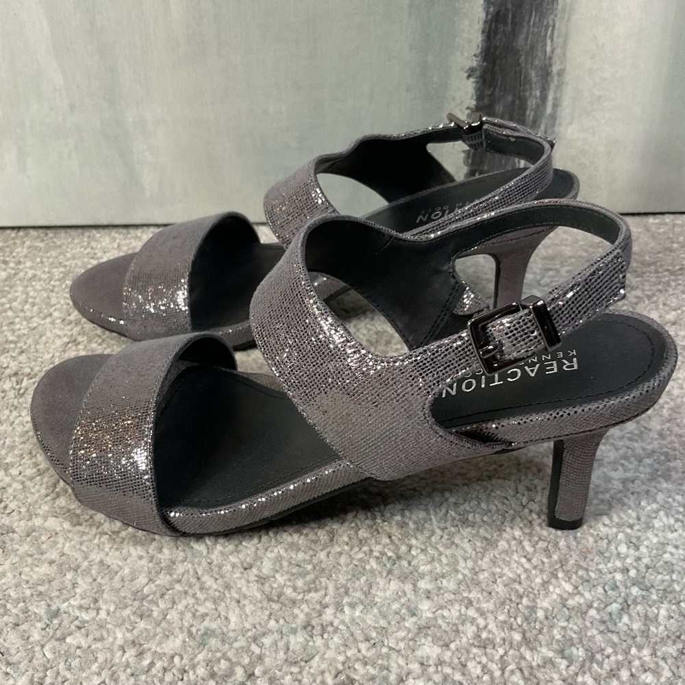 Kenneth Cole Reaction Dee Two Band Pewter Shimmery Slingback Sandals Size 7 NIB - Picture 9 of 15